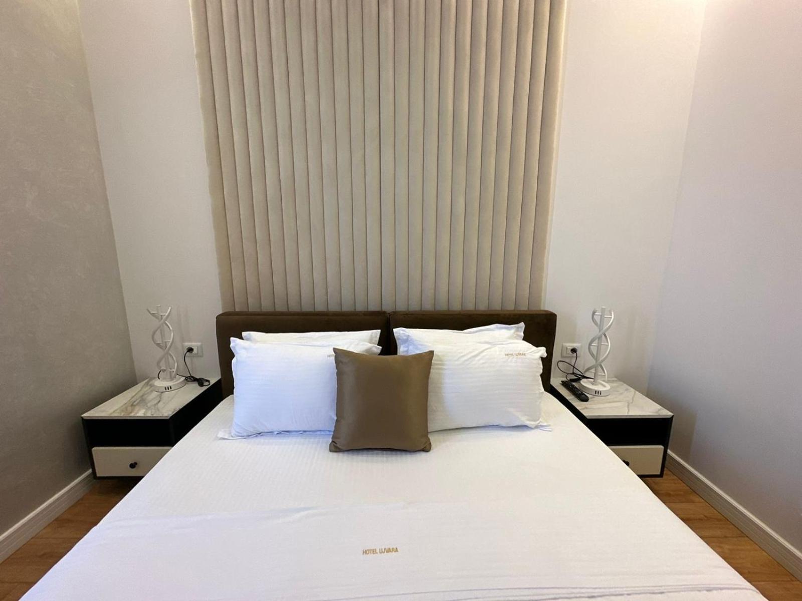 Hotel Ujvara Belsh Bagian luar foto